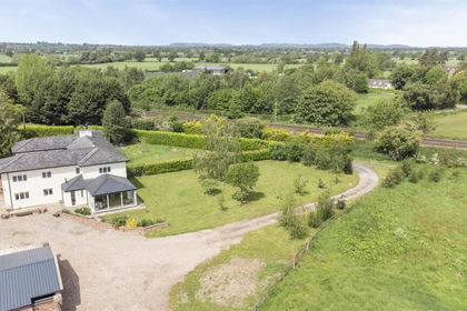 4 acres of House with Land for sale in Wrenbury cum Frith