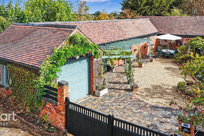 Barn Conversion for sale in Stoneleigh
