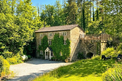 1.6 acres of House with Land for sale in Lewtrenchard