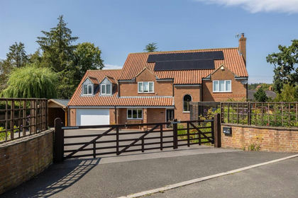 1.1 acres of House with Land for sale in Kirkbymoorside