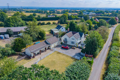 3 acres of House with Land for sale in Farewell and Chorley