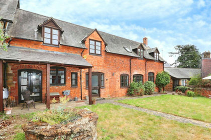 Barn Conversion for sale in Chipping Warden and Edgcote