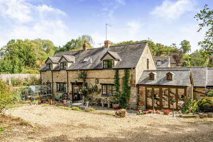 7 acres of Barn Conversion for sale in Weston and Weedon