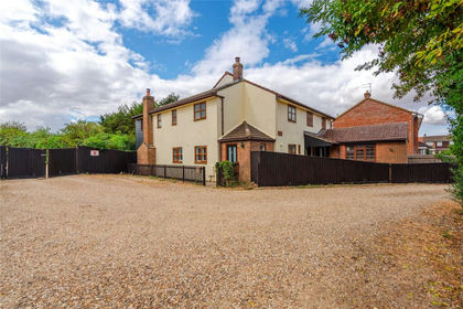 9.3 acres of House with Land for sale in Grendon Underwood