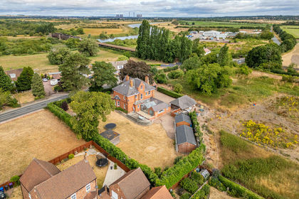 1.5 acres of House with Land for sale in Torksey