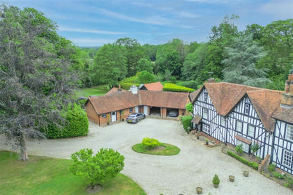 2.1 acres of House with Land for sale in Kelvedon Hatch