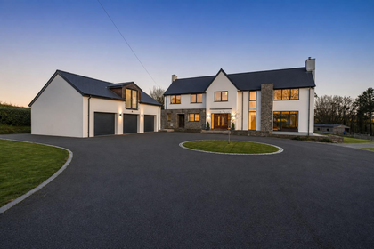 2 acres of House with Land for sale in Rhoose