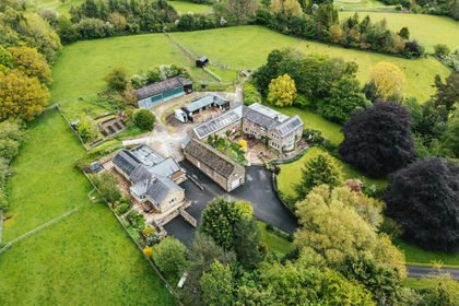 21 acres of Farmhouse for sale in Hathersage