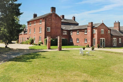 2.7 acres of House with Land for sale in Stone Rural