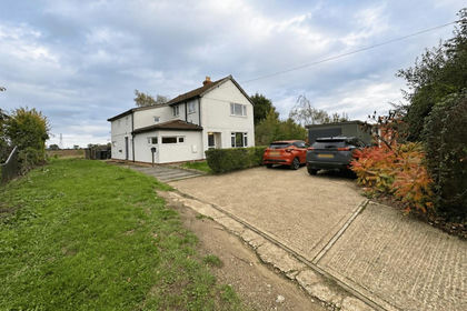 1 acre of House with Land for sale in Old Newton with Dagworth