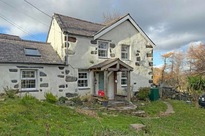 1 acre of Farmhouse for sale in Llanberis