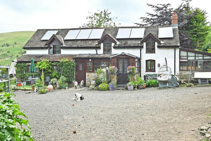 2.9 acres of Cottage for sale in Penybont