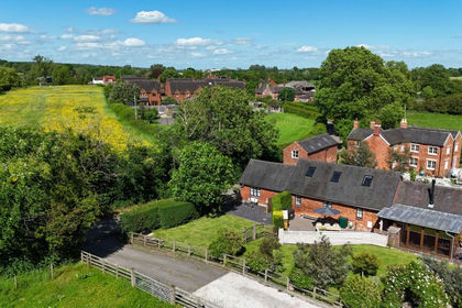 Barn Conversion for sale in Leigh