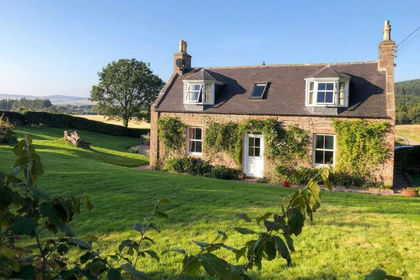 4 acres of Cottage for sale in West Aberdeenshire and Kincardine