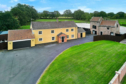 3 acres of Farmhouse for sale in Sykehouse