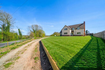 3 acres of House with Land for sale in Croft and Yarpole