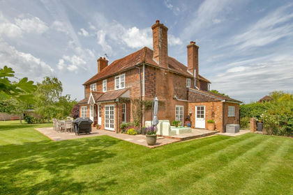 3 acres of Farmhouse for sale in Headcorn