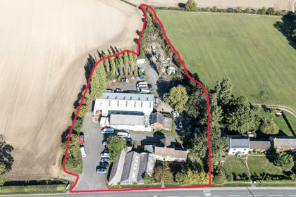 2 acres of Farmhouse for sale in Hemsworth