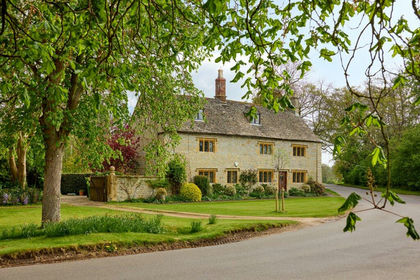 1.2 acres of House with Land for sale in Honington