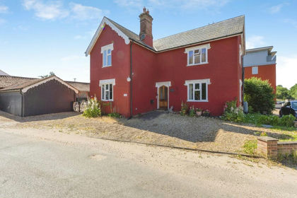 Barn Conversion for sale in Yaxham