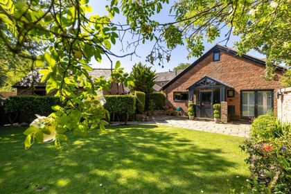 Barn Conversion for sale in Broxton