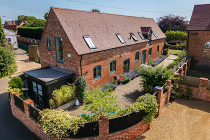 Barn Conversion for sale in Stoulton