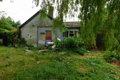 1.5 acres of Distressed property for sale in Whaplode