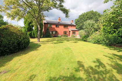 4.6 acres of House with Land for sale in Preston Upon The Weald Moors