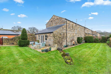 5 acres of Cottage for sale in Burley