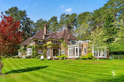 3.5 acres of House with Land for sale in Winkfield