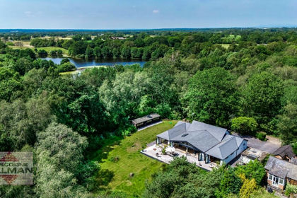 1 acre of House with Land for sale in Mobberley