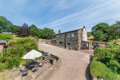 9 acres of House with Land for sale in Holme Valley