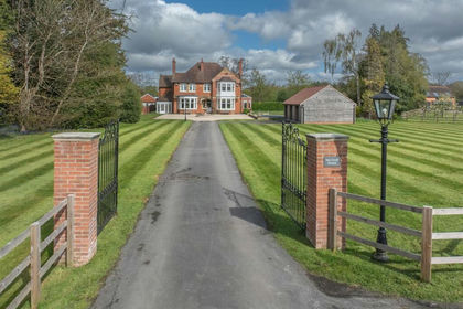 1.8 acres of House with Land for sale in Lapworth