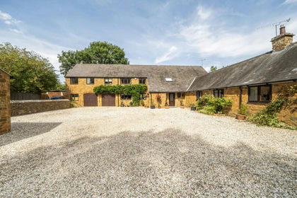 4.1 acres of House with Land for sale in Fenny Compton