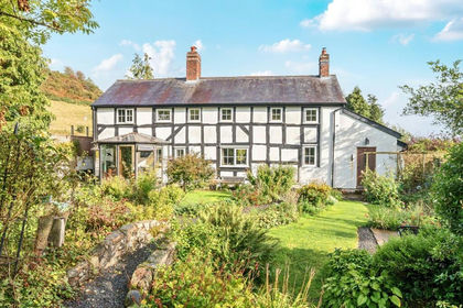 2.5 acres of Cottage for sale in Aberhafesp