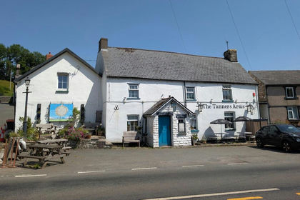 Pub for sale in Maescar