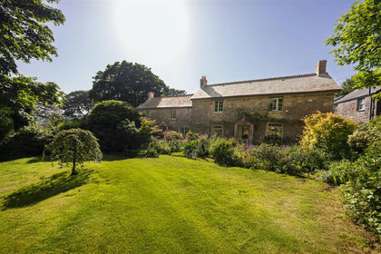 2.5 acres of Farmhouse for sale in Carn Brea