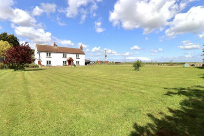 3.8 acres of Farmhouse for sale in Normanby by Spital