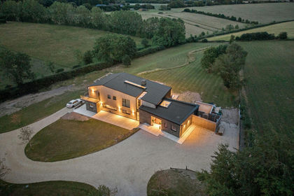 2.5 acres of House with Land for sale in Tring