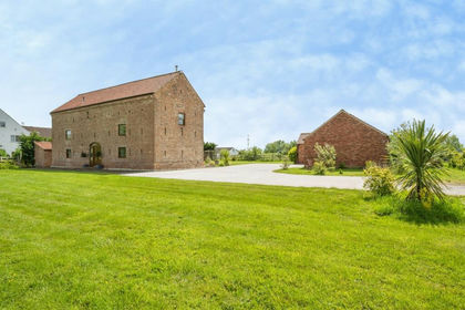 1.5 acres of Historic House for sale in Moss