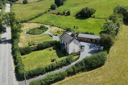 1 acre of House with Land for sale in Llanrhaeadr-ym-Mochnant
