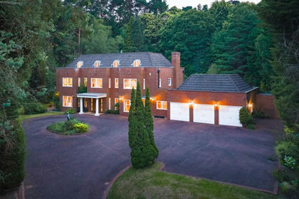 1 acre of House with Land for sale in Runnymede and Weybridge
