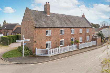 Farmhouse for sale in Swinford