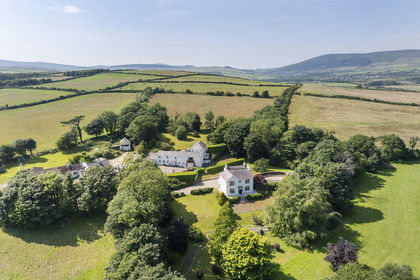 5 acres of House with Land for sale in undefined