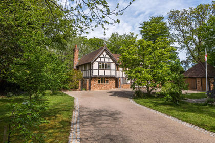 1.6 acres of House with Land for sale in Sevenoaks Weald