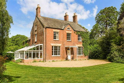 1.5 acres of House with Land for sale in Slimbridge
