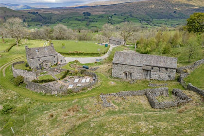 6.6 acres of Farmhouse for sale in Dent