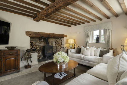 2.5 acres of Farmhouse for sale in Saintbury