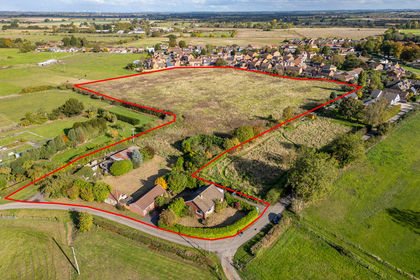 7.5 acres of House with Land for sale in Morton