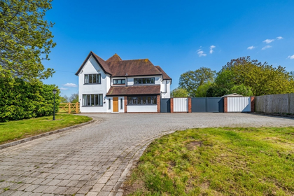 1 acre of House with Land for sale in Lapworth